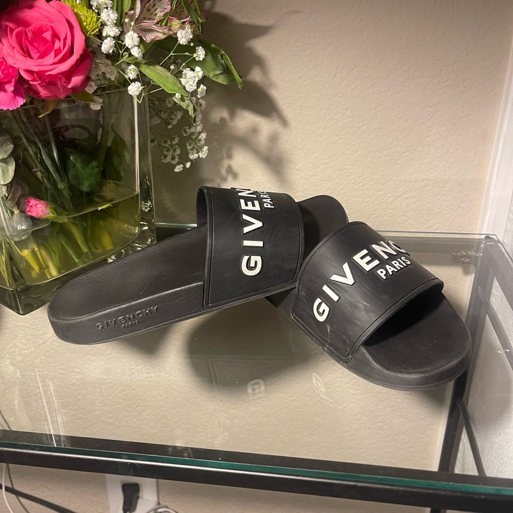 Givenchy slides size 37